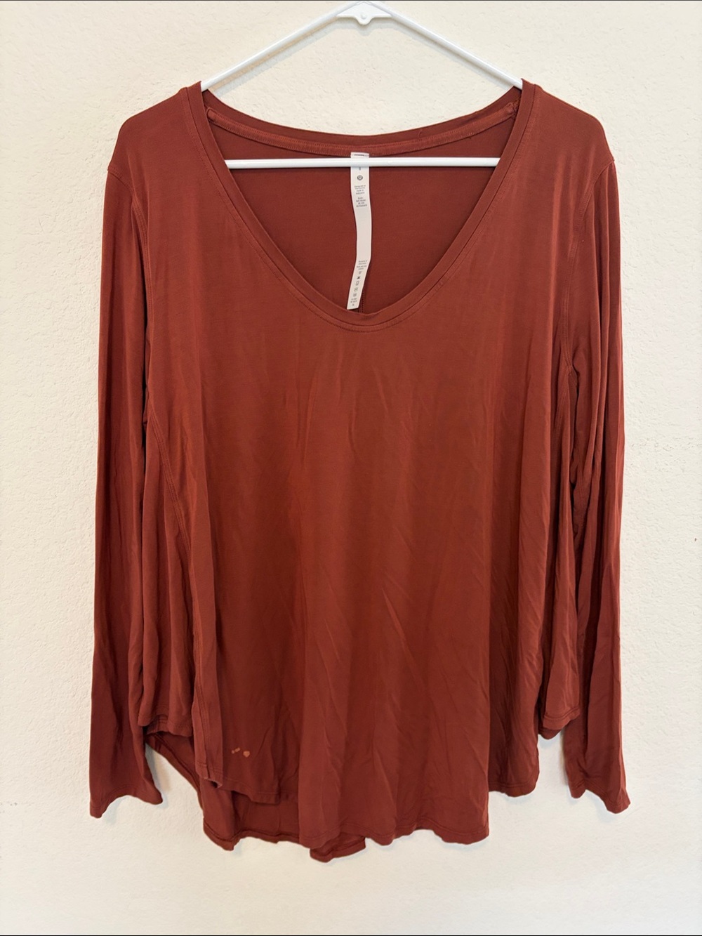 lululemon athletica Women's Long Sleeve V-Neck Top - Rusty Brown